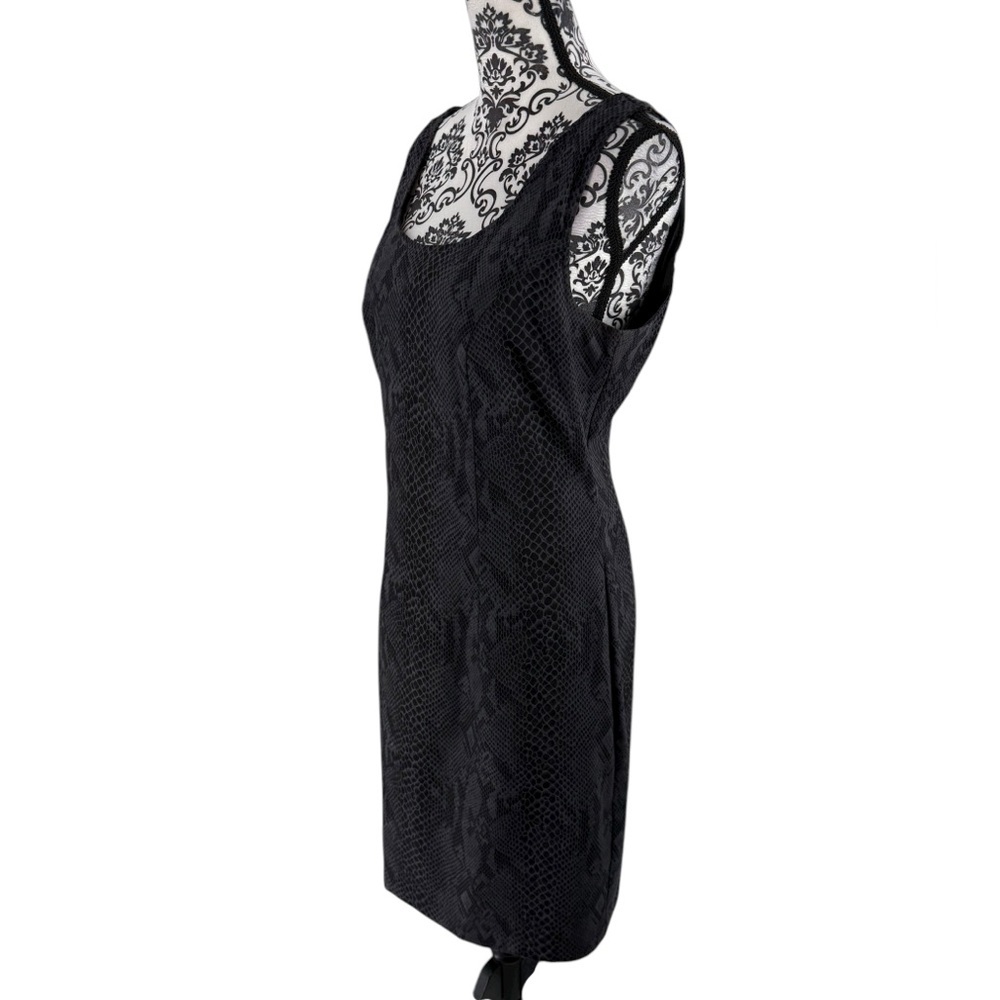 Joseph Ribkoff Black Snakeskin Textured Sheath Dress 10 | Vintage Bodycon Midi - Picture 11 of 15